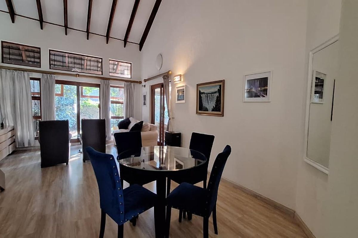 4 Bedroom Apartment for Sale R2 100 000.00 - Photo 4