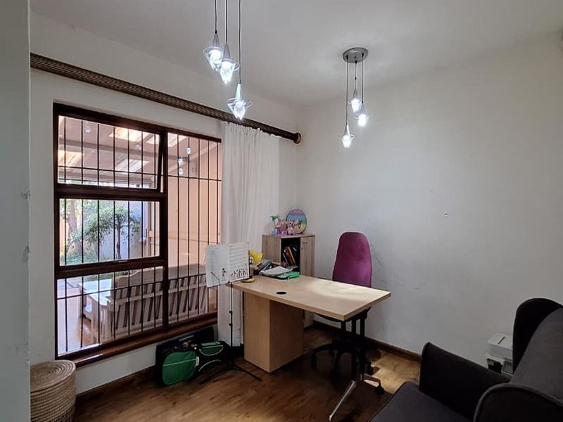 4 Bedroom Apartment for Sale R2 100 000.00 - Photo 10