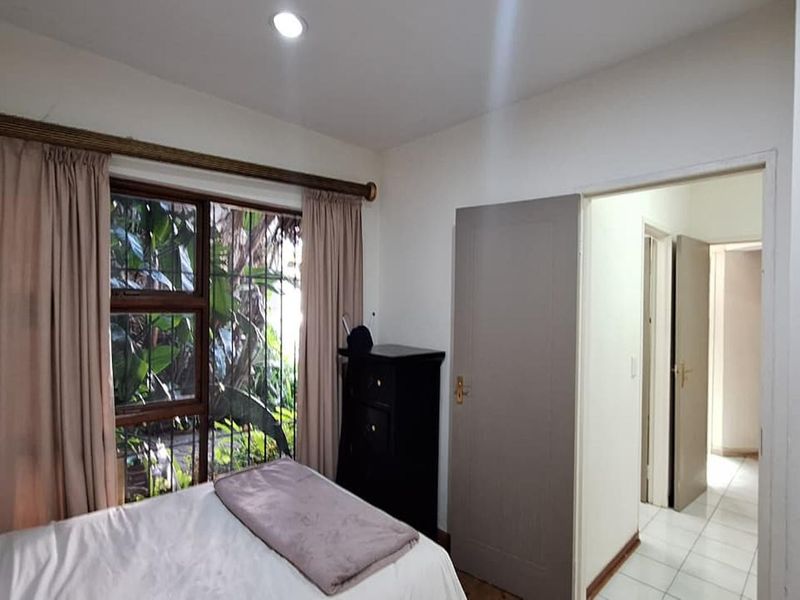 4 Bedroom Apartment for Sale R2 100 000.00 - Photo 9