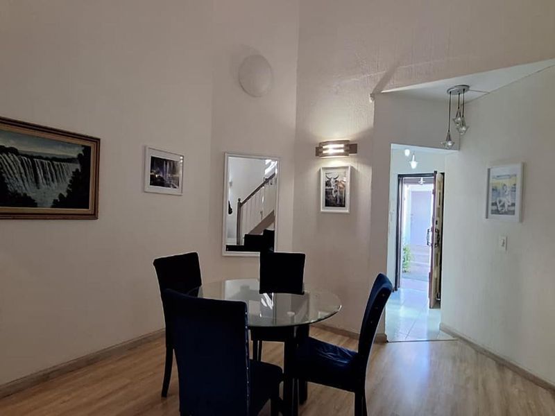 4 Bedroom Apartment for Sale R2 100 000.00 - Photo 5