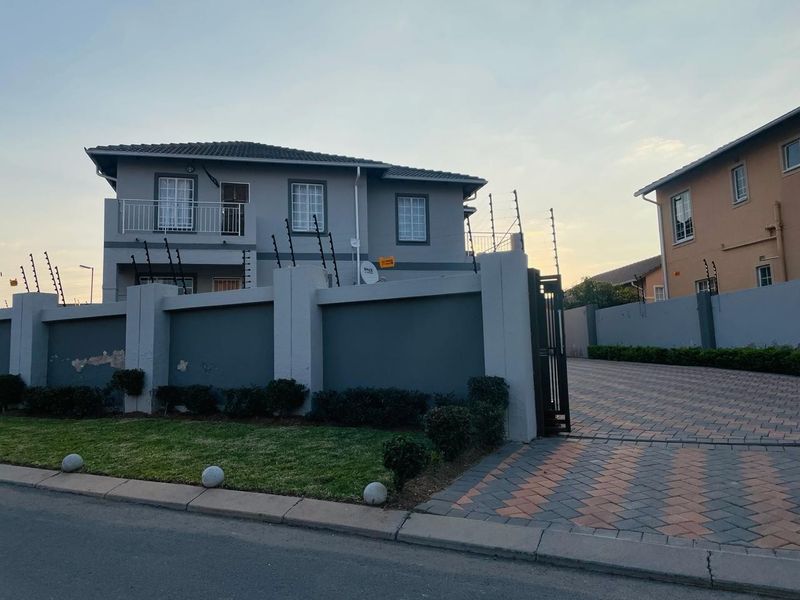 House To Rent in Blue Hills, Midrand - Photo 1