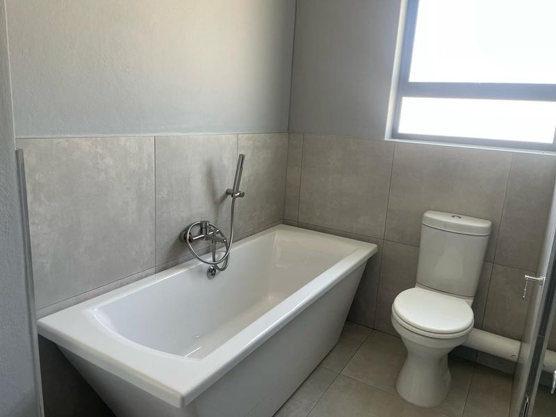 Apartment To Rent in Glen Austin AH, Midrand - Photo 4