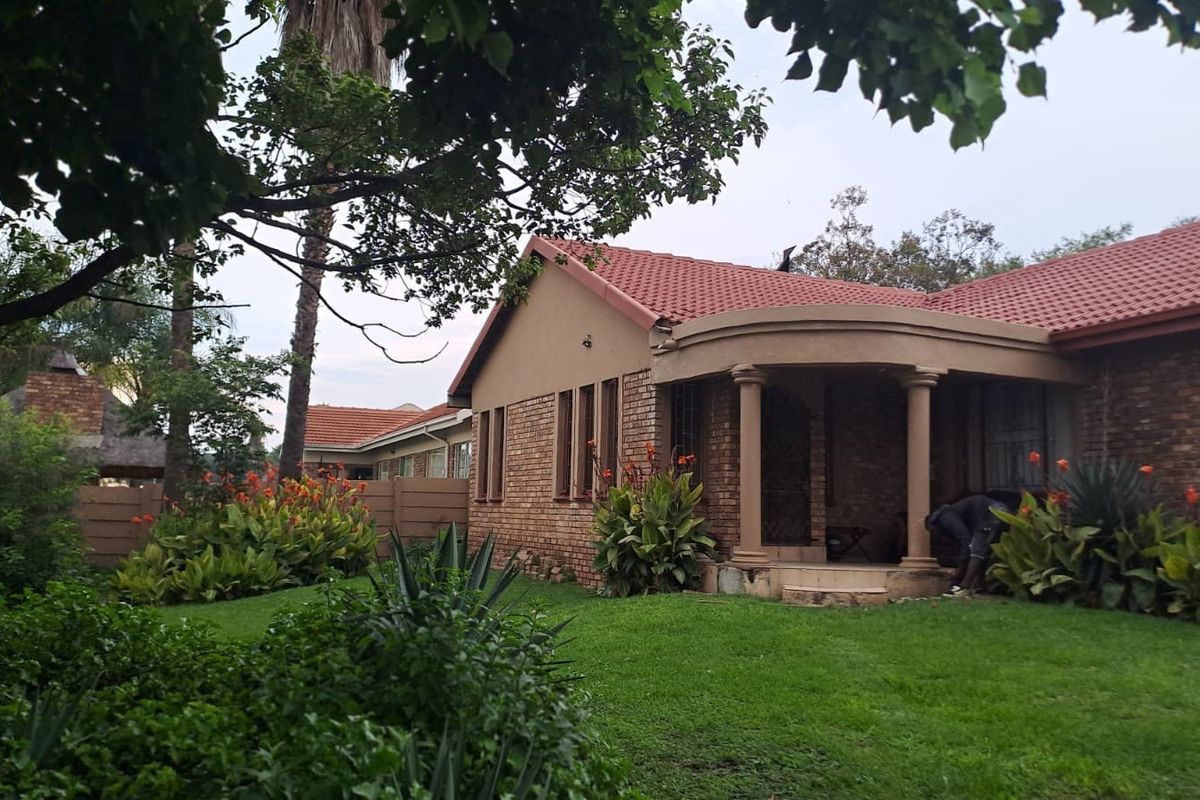 5 Bedroom House For Sale in The Reeds,Centurion - Photo 2