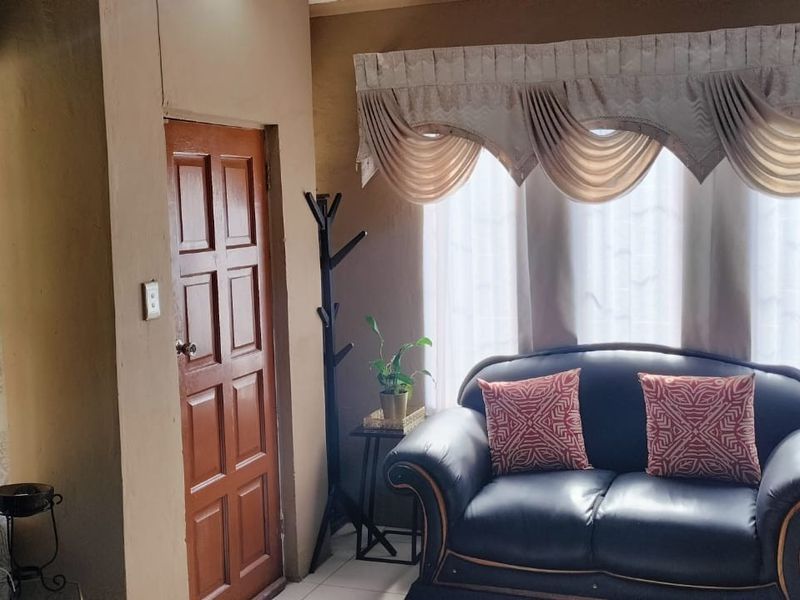 5 Bedroom House For Sale in The Reeds,Centurion - Photo 9