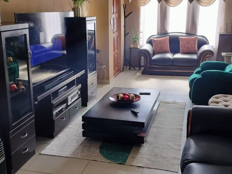 5 Bedroom House For Sale in The Reeds,Centurion - Photo 8