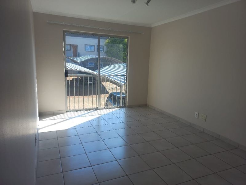 Apartment For Sale in Sunnyridge, Newcastle, KwaZulu Natal - Photo 7