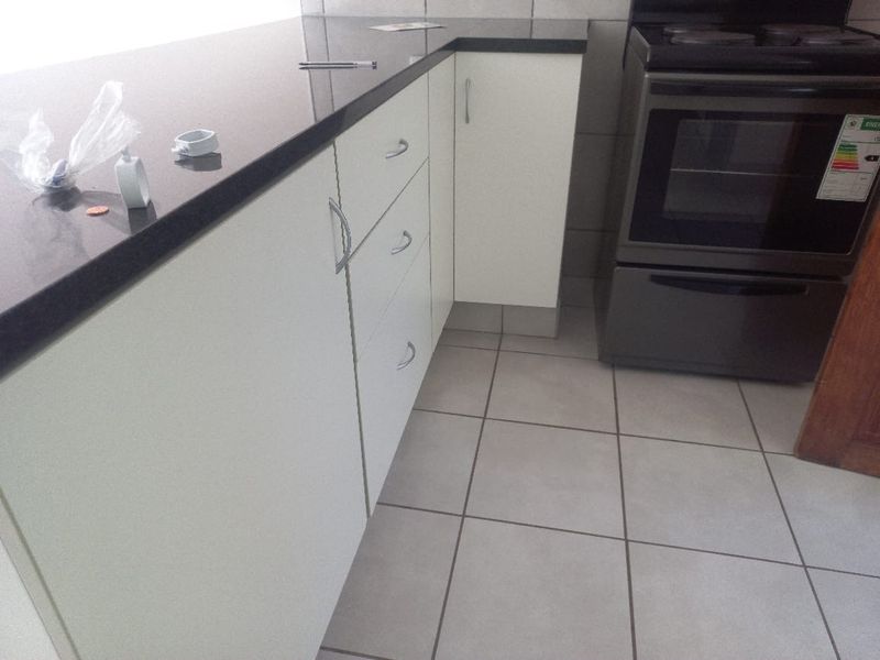 Apartment For Sale in Sunnyridge, Newcastle, KwaZulu Natal - Photo 6