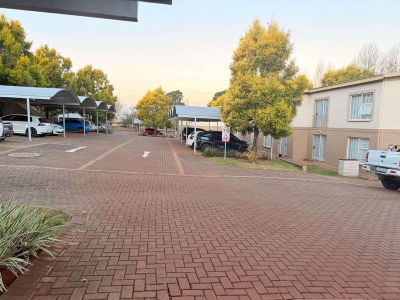 Apartment For Sale in Sunnyridge, Newcastle, KwaZulu Natal - Photo 2