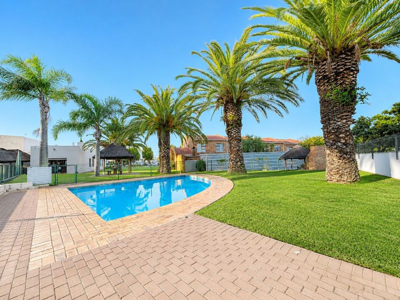 Lifestyle Living in Popular Estate!!! - Photo 1