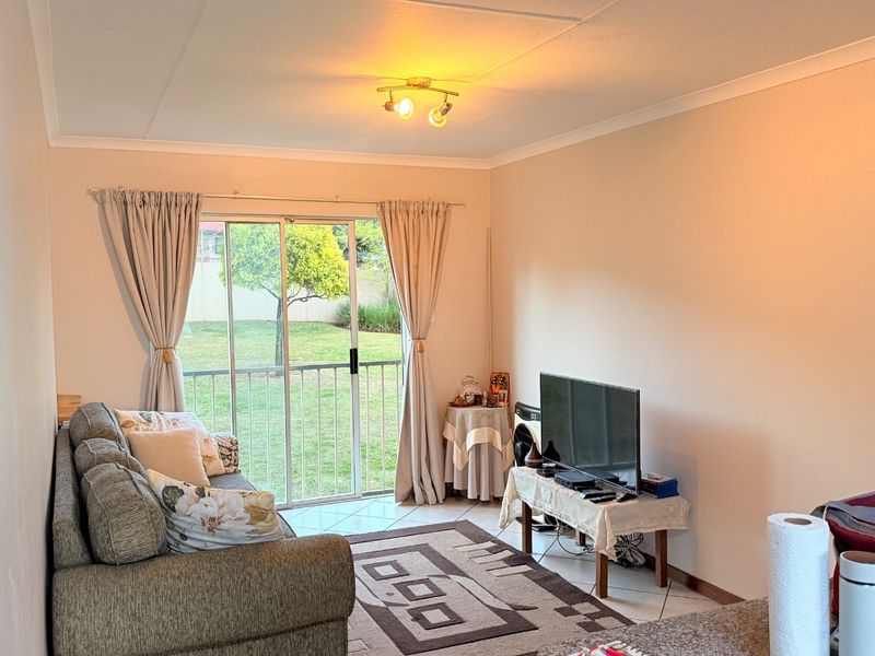 Apartment For Sale in Sunnyridge, Newcastle, KwaZulu Natal - Photo 2