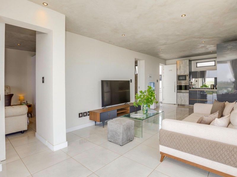 Fully Furnished Luxury 1 Bedroom Apartment To Let at The Paramount, Houghton Estate - Photo 10