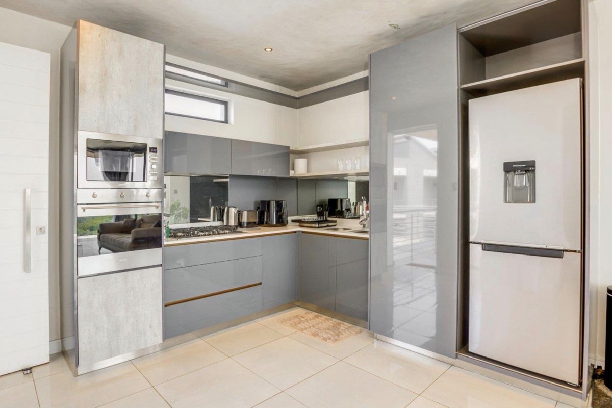 Fully Furnished Luxury 1 Bedroom Apartment To Let at The Paramount, Houghton Estate - Photo 2