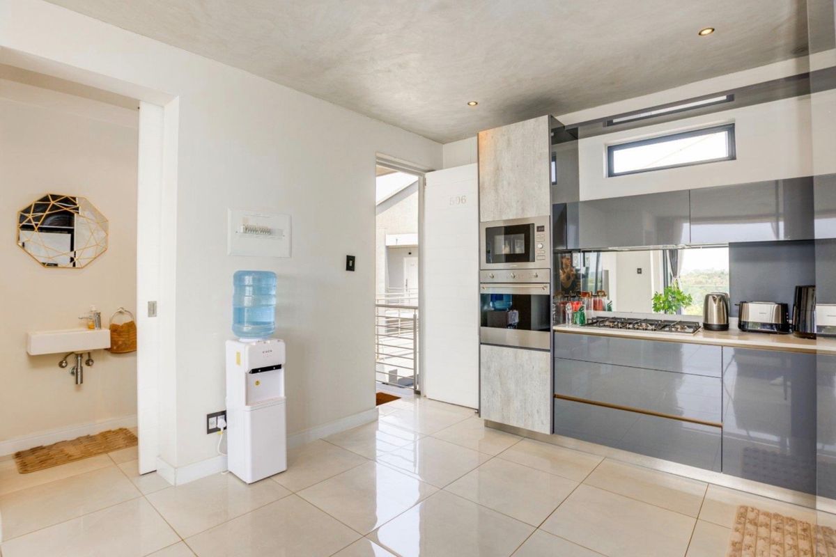 Fully Furnished Luxury 1 Bedroom Apartment To Let at The Paramount, Houghton Estate - Photo 4