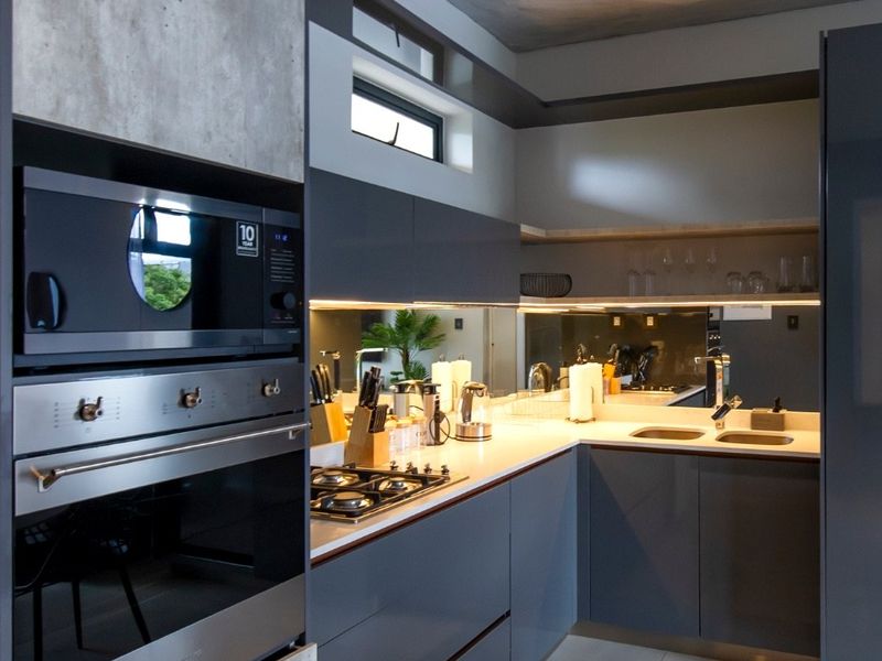 Fully Furnished Luxury 1 Bedroom Apartment To Let at The Paramount, Houghton Estate - Photo 9