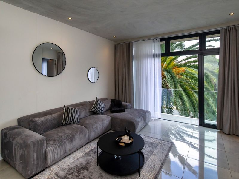Fully Furnished Luxury 1 Bedroom Apartment To Let at The Paramount, Houghton Estate - Photo 2