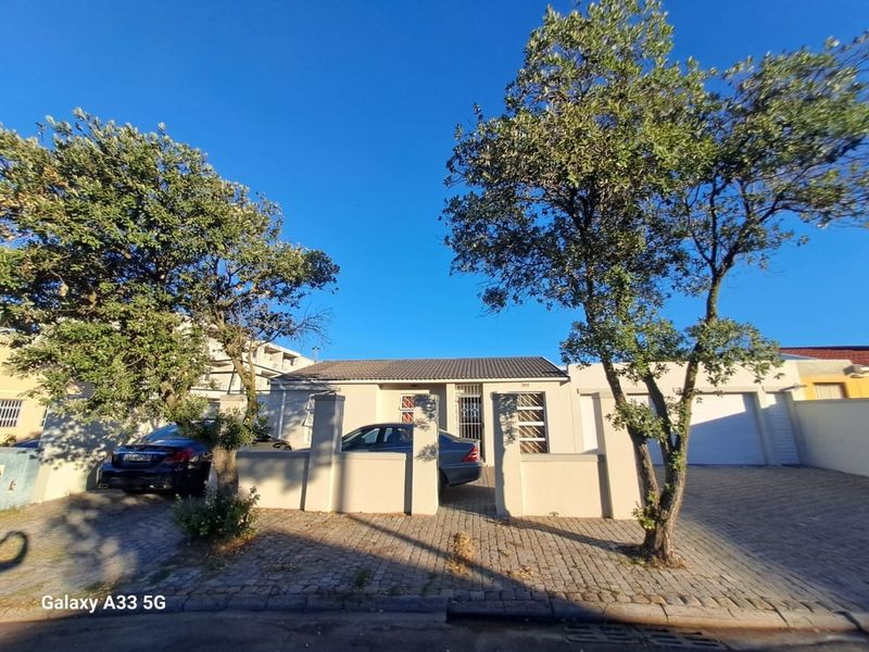House For Sale in Ottery, Cape Town - Photo 1