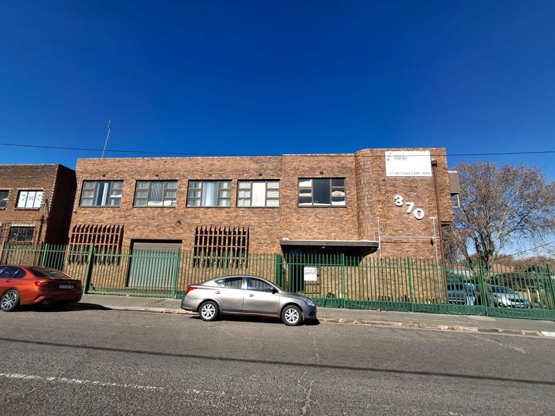 Commercial Office with large basement for Sale in Jeppestown, Johannesburg - Photo 1