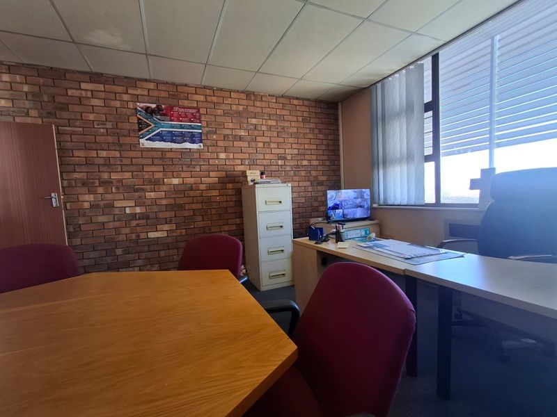 Commercial Office with large basement for Sale in Jeppestown, Johannesburg - Photo 4