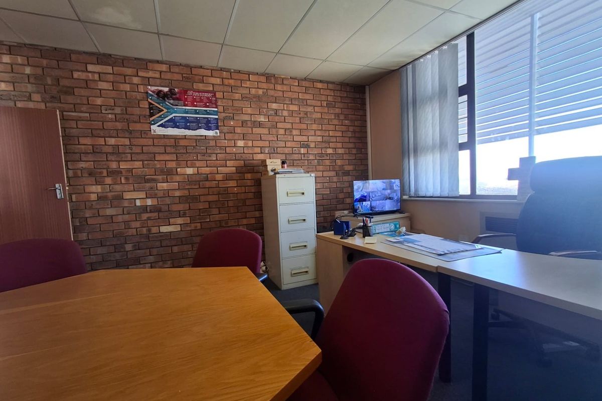 Commercial Office with large basement for Sale in Jeppestown, Johannesburg - Photo 4
