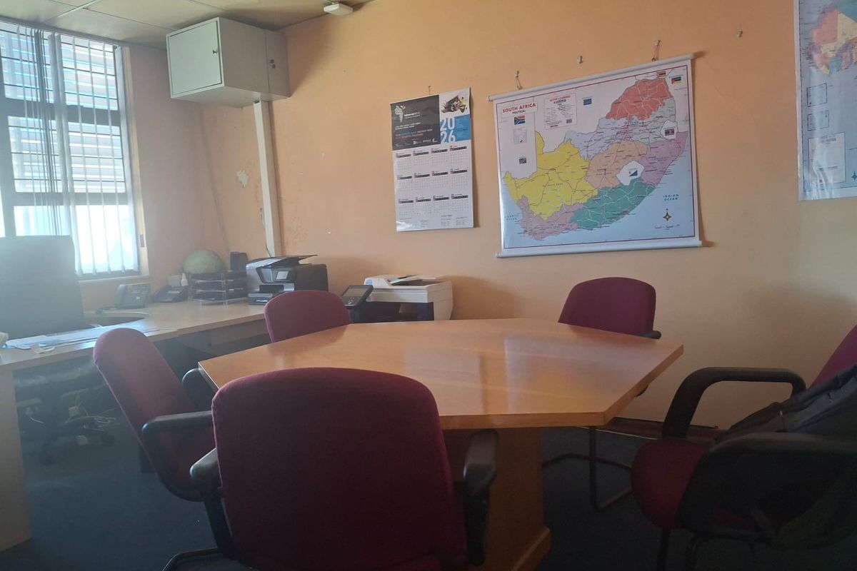 Commercial Office with large basement for Sale in Jeppestown, Johannesburg - Photo 5
