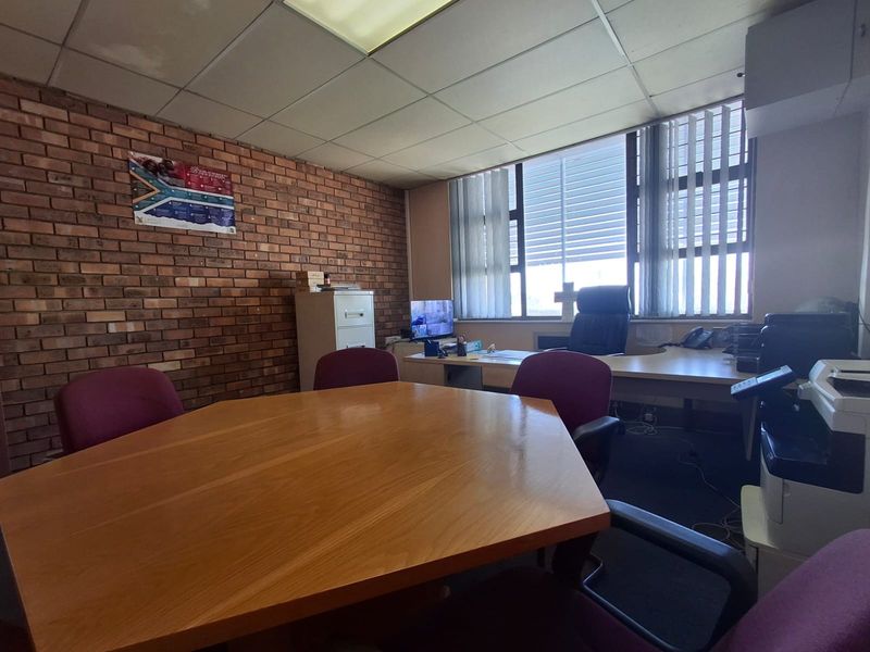 Commercial Office with large basement for Sale in Jeppestown, Johannesburg - Photo 6