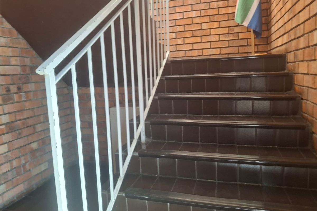 Commercial Office with large basement for Sale in Jeppestown, Johannesburg - Photo 2