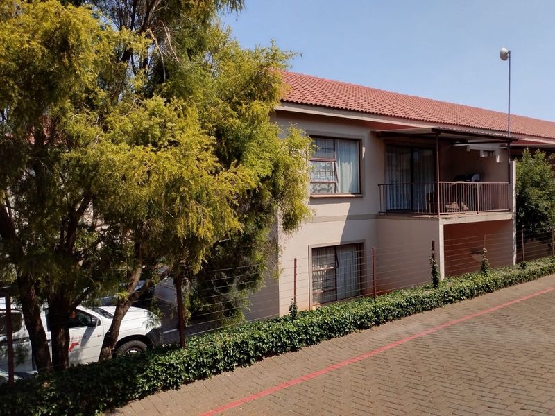 Apartment For Sale in Sunnyridge, Newcastle, KwaZulu Natal - Photo 1