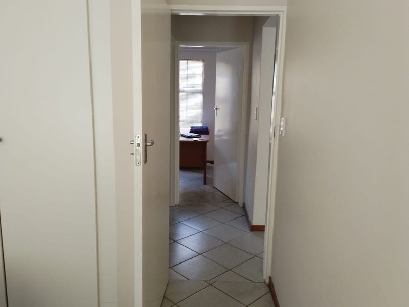 Apartment For Sale in Sunnyridge, Newcastle, KwaZulu Natal - Photo 6
