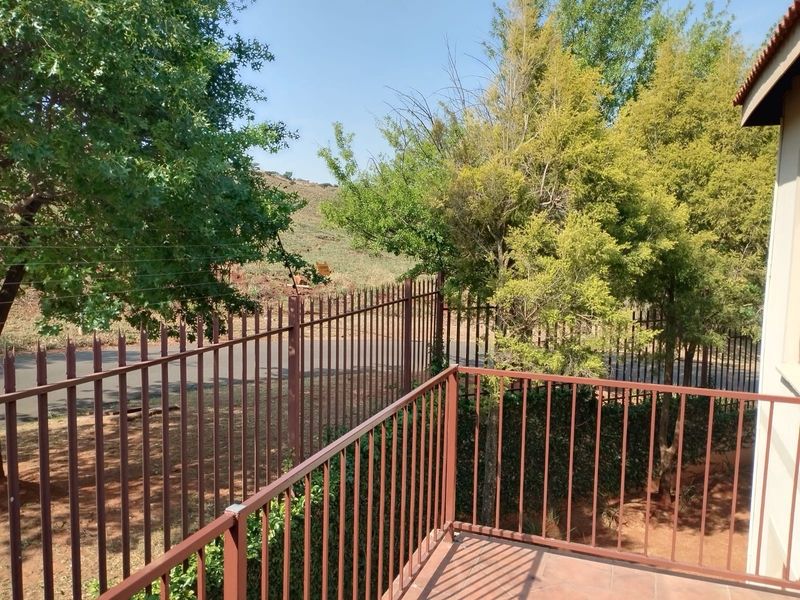 Apartment For Sale in Sunnyridge, Newcastle, KwaZulu Natal - Photo 2