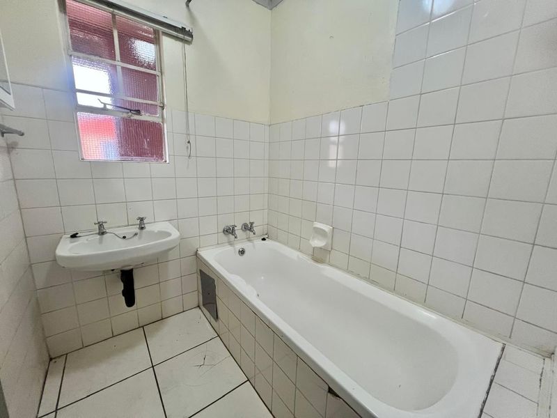 3 Bed 1.5 Bath Apartment For Sale in Weltevreden Park, Roodepoort - Photo 10