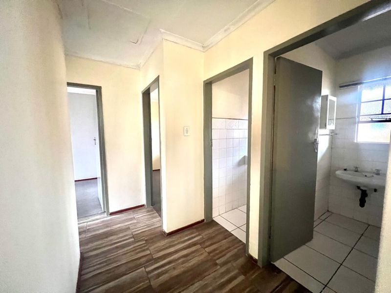 3 Bed 1.5 Bath Apartment For Sale in Weltevreden Park, Roodepoort - Photo 9