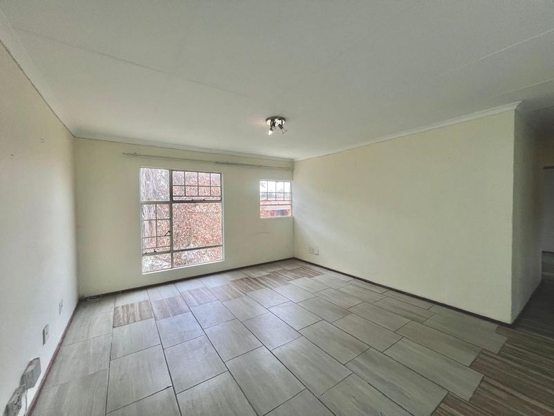 3 Bed 1.5 Bath Apartment For Sale in Weltevreden Park, Roodepoort - Photo 7