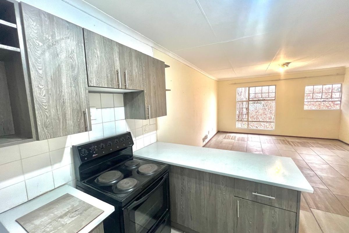 3 Bed 1.5 Bath Apartment For Sale in Weltevreden Park, Roodepoort - Photo 4