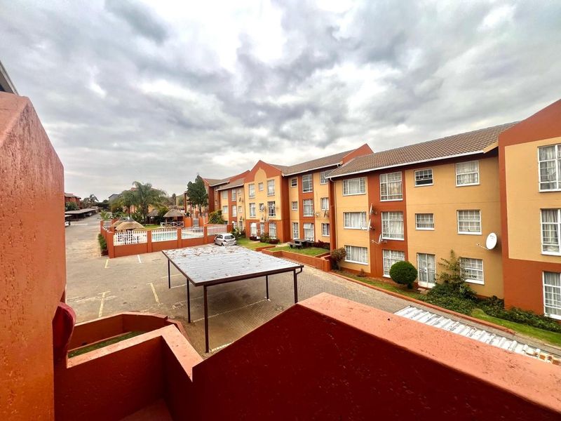 3 Bed 1.5 Bath Apartment For Sale in Weltevreden Park, Roodepoort - Photo 2