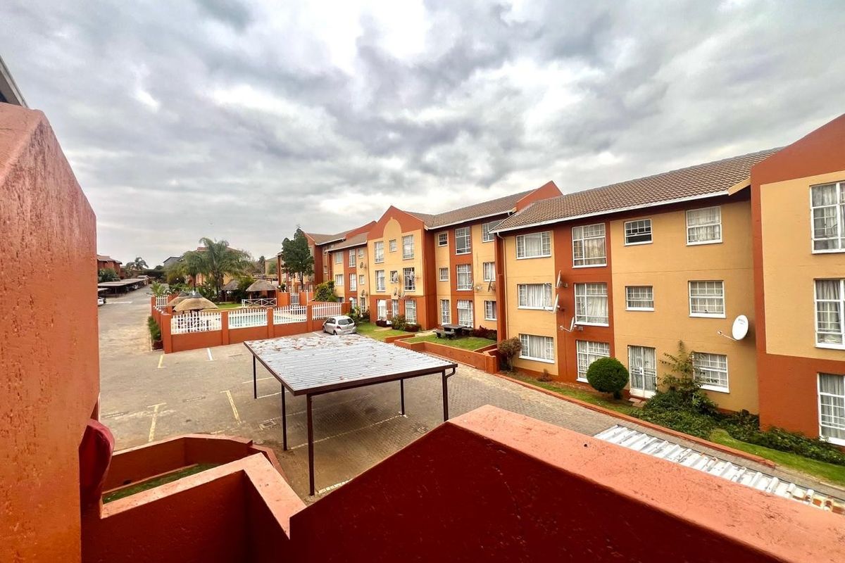 3 Bed 1.5 Bath Apartment For Sale in Weltevreden Park, Roodepoort - Photo 2