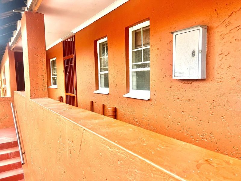 3 Bed 1.5 Bath Apartment For Sale in Weltevreden Park, Roodepoort - Photo 3