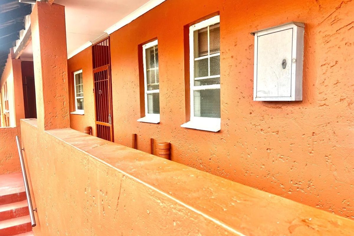 3 Bed 1.5 Bath Apartment For Sale in Weltevreden Park, Roodepoort - Photo 3