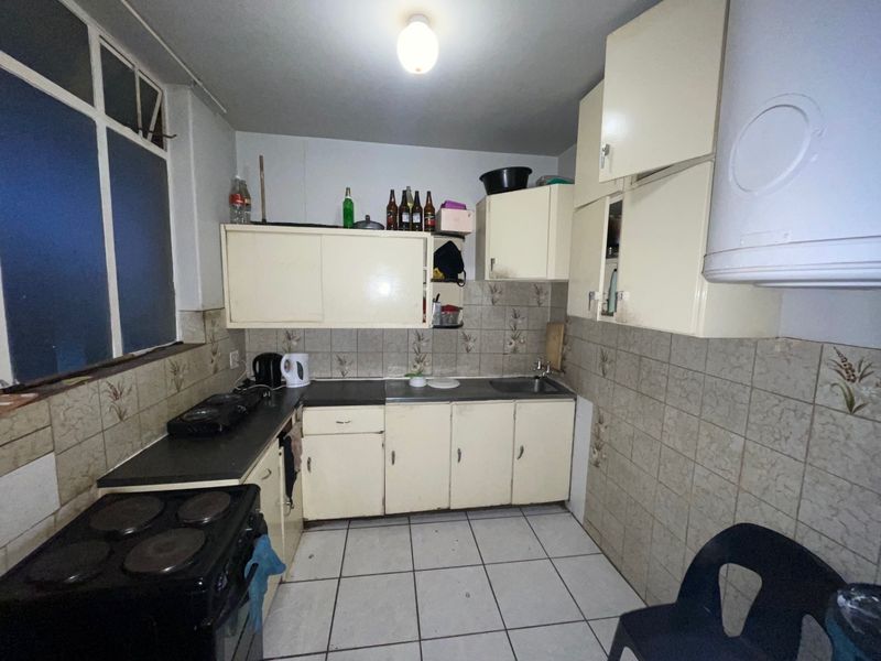 4 Bed Investment Property For Sale in Sunnyside Prime Location. - Photo 10