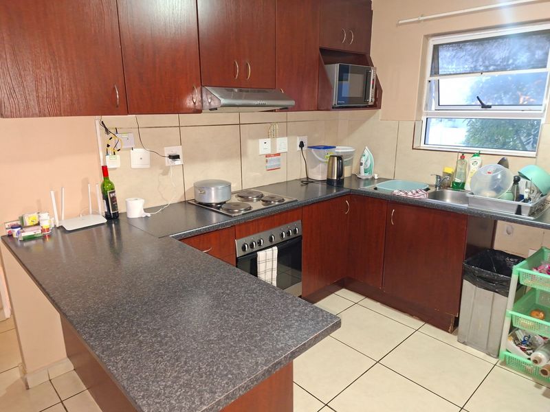 Spacious 2 Bedroom Corner Apartment for Sale in Buh-Rein Estate, Kraaifontein - Photo 3