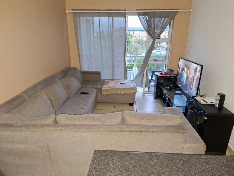 Spacious 2 Bedroom Corner Apartment for Sale in Buh-Rein Estate, Kraaifontein - Photo 1