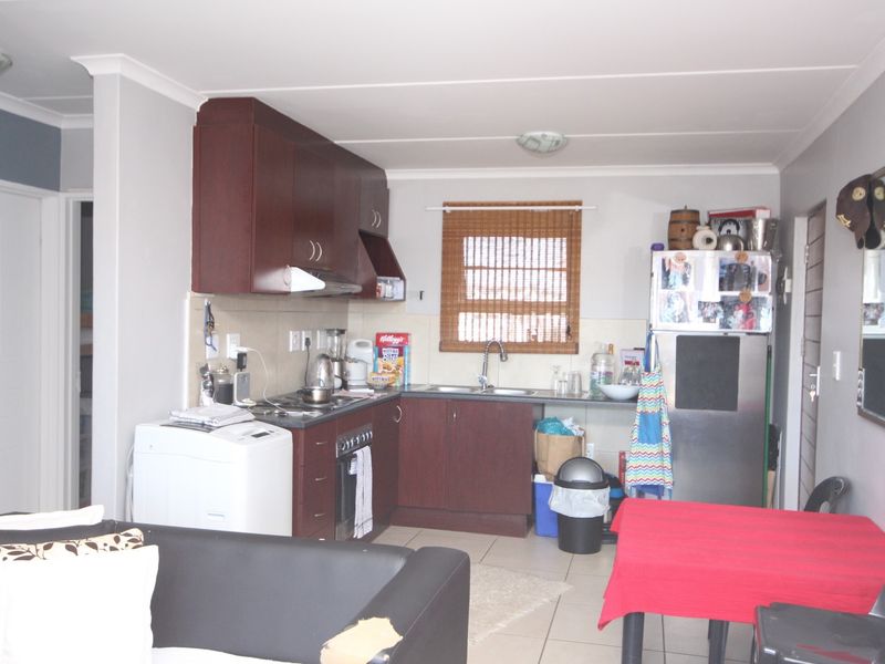 Spacious 2 Bedroom Corner Apartment for Sale in Buh-Rein Estate, Kraaifontein - Photo 3