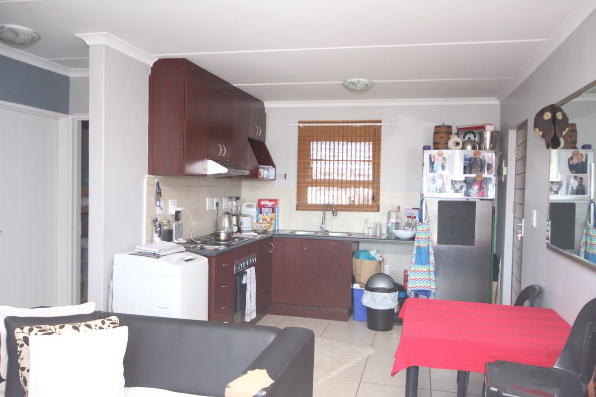 Spacious 2 Bedroom Corner Apartment for Sale in Buh-Rein Estate, Kraaifontein - Photo 3