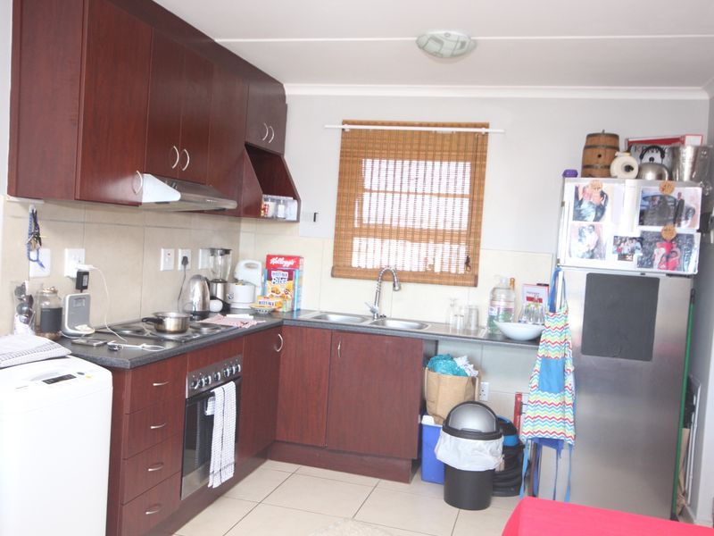 Spacious 2 Bedroom Corner Apartment for Sale in Buh-Rein Estate, Kraaifontein - Photo 4