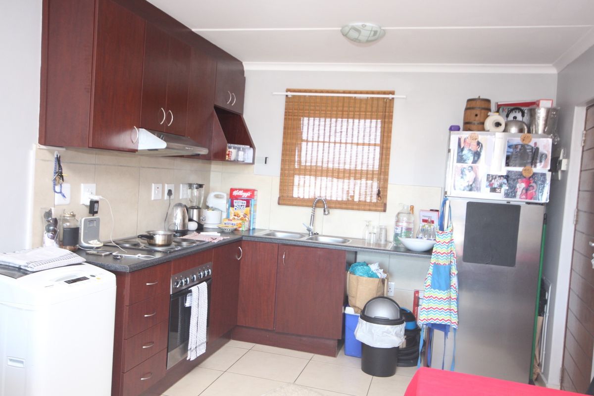 Spacious 2 Bedroom Corner Apartment for Sale in Buh-Rein Estate, Kraaifontein - Photo 4
