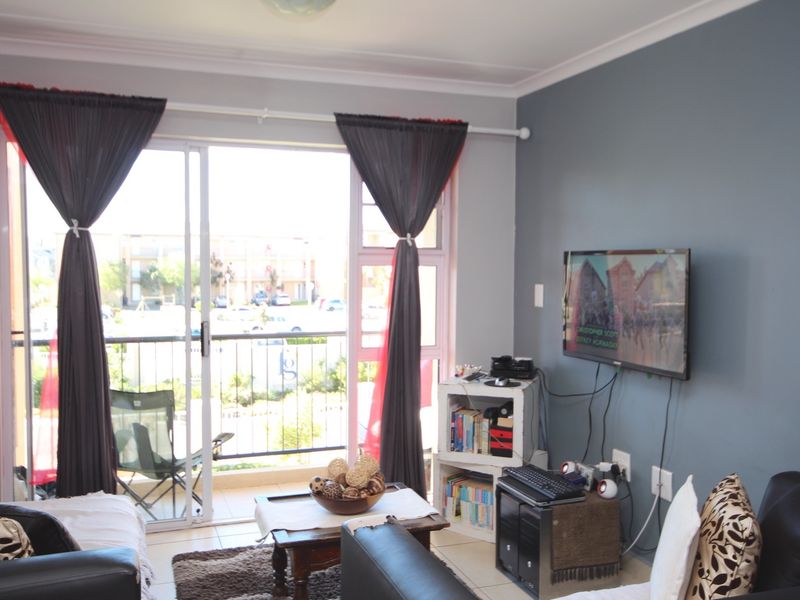 Spacious 2 Bedroom Corner Apartment for Sale in Buh-Rein Estate, Kraaifontein - Photo 2
