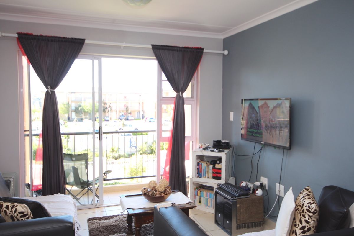 Spacious 2 Bedroom Corner Apartment for Sale in Buh-Rein Estate, Kraaifontein - Photo 2