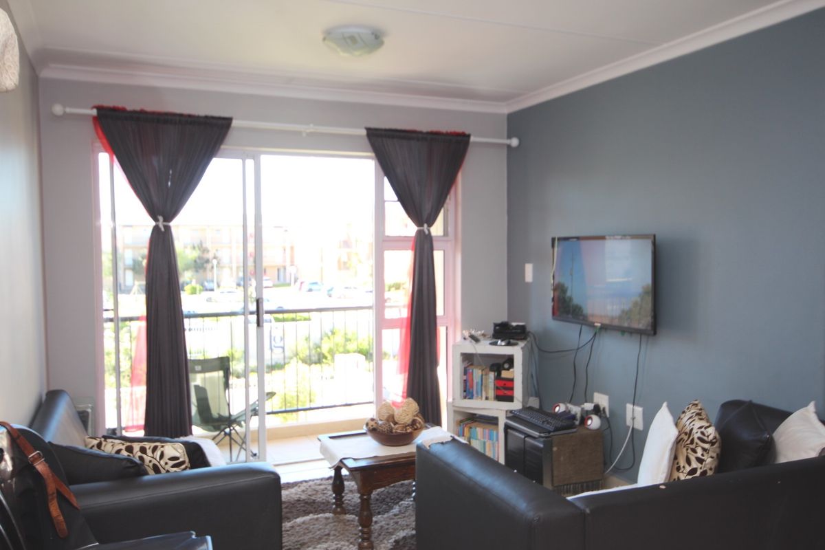 Spacious 2 Bedroom Corner Apartment for Sale in Buh-Rein Estate, Kraaifontein - Photo 5