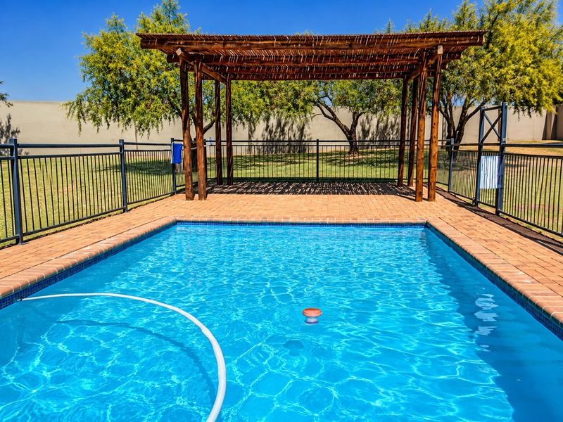 Apartment For Sale in Jackal Creek Golf Estate, Randburg - Photo 4