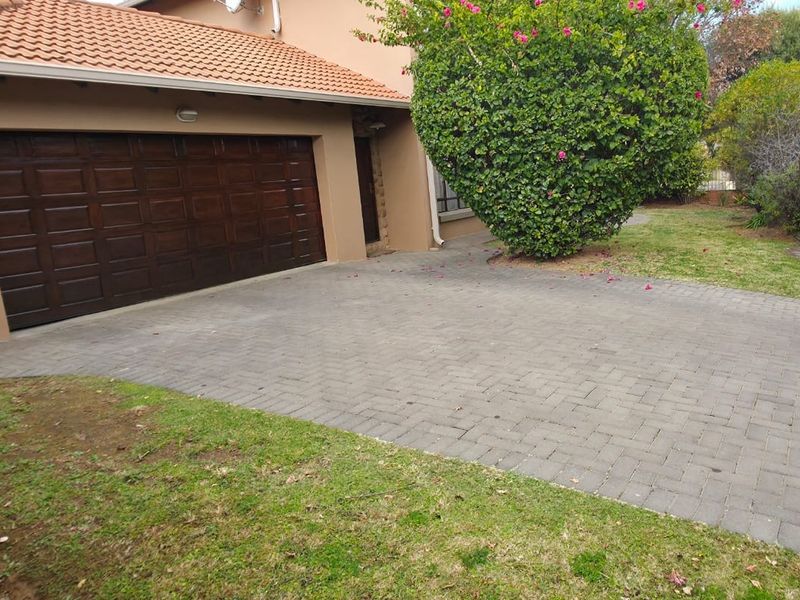 Beautiful family home for sale in Montecello Estate - Photo 2