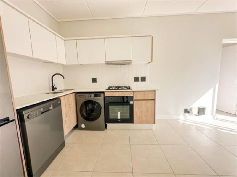 Modern 1 Bedroom Apartment To Rent at The Reid Lifestyle Estate - Photo 3